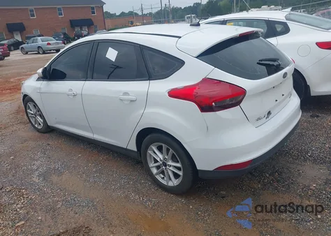 2016 Ford Focus Se z USA, uszkodzony, nr VIN 1FADP3K20GL290364